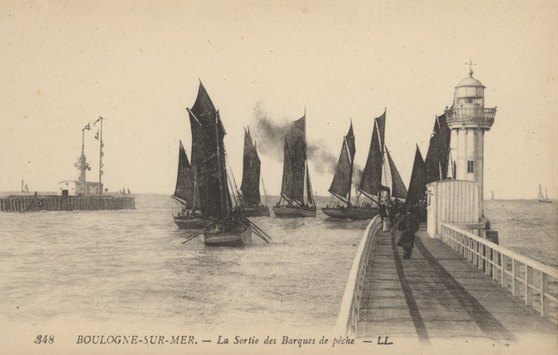 Boulogne-sur-Mer, lämnar fiskebåtarna (s/v foto) av French Photographer
