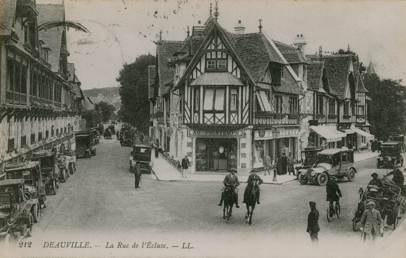 Deauville, Rue de lEcluse. Vykort skickat 1913. av French Photographer