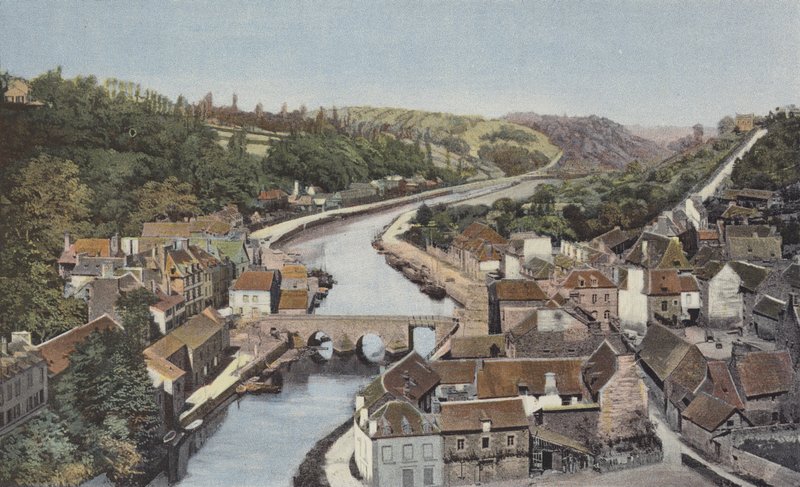 Dinan och La Rance Inferior, utsikt tagen från viaduen av Lanvallay av French Photographer