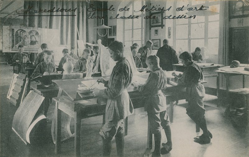 Teckningsklass i en konstskola, Frankrike. Vykort skickat 1913. av French Photographer