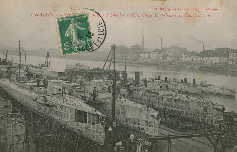 Elva torpedbåtar under konstruktion av Schneider och Co i Chalon-sur-Saone i östra Frankrike. Vykort skickat 1913. av French Photographer