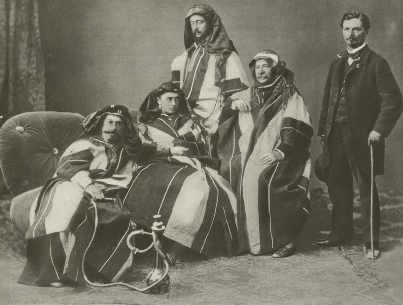 Ferdinand De Lesseps (andra från höger) på jobbet på Suezkanalen (s/v foto) av French Photographer