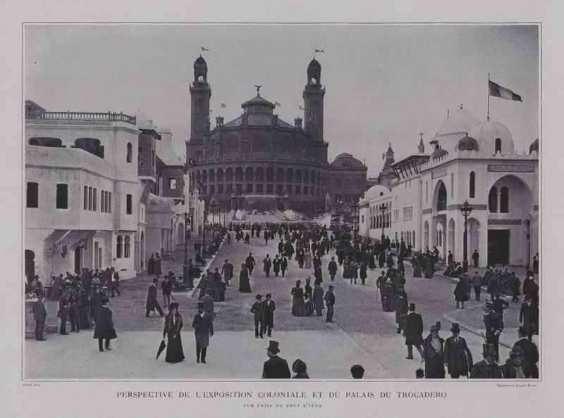 Franska koloniala paviljonger och Palais du Trocadero sett från Pont d