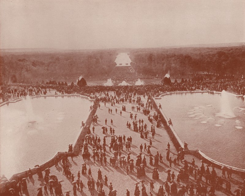 Allmän utsikt, från palatset, av Grandes Eaux, Versailles (s/v foto) av French Photographer