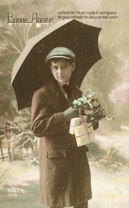Stilig, välklädd pojke som står i snö med paraply (färgfoto) av French Photographer