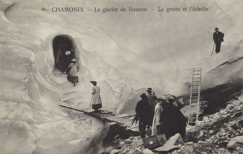 Isgrotta och stege, Bossons Glacier, Chamonix, Frankrike (s/v foto) av French Photographer