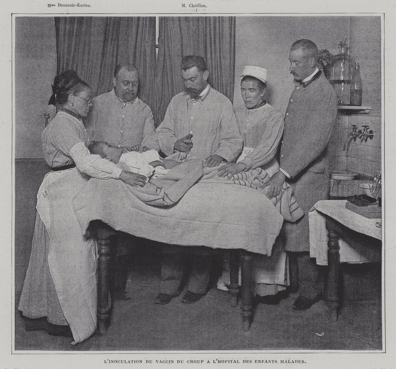 Inokulering av en patient med vaccinet mot krupp på ett sjukhus för sjuka barn i Paris (s/v foto) av French Photographer