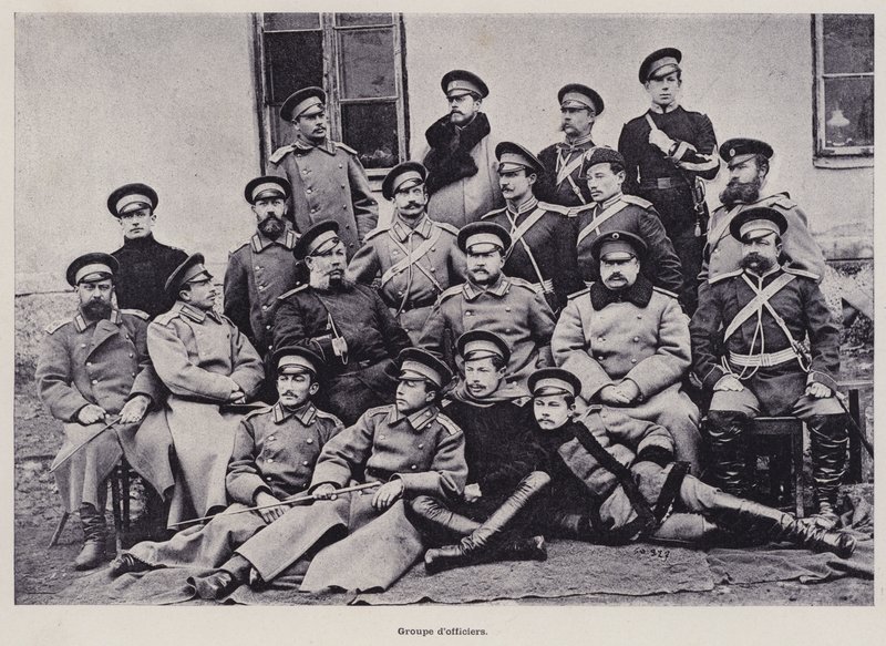 Den ryska armén: grupp av officerare (s/v foto) av French Photographer