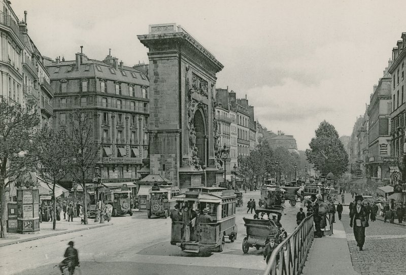 La Porte et le Boulevard Saint-Denis, Saint-Denis-porten och boulevarden (fotogravyr) av French Photographer