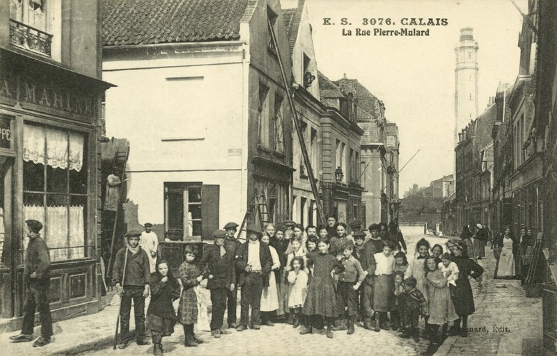 Rue Pierre-Mulard, Calais (s/v foto) av French Photographer