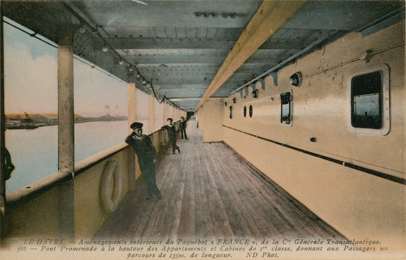 Le Havre - interiör av SS France, oceanångare som ägs av Compagnie Generale Transatlantique. Promenaddäck, med en längd på 135 meter, i höjd med förstklassiga hytter. Vykort skickat 1913. av French Photographer