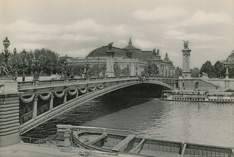 Pont Alexandre III et le Grand Palais, Alexandre Bridge och Great Palace (fotogravyr) av French Photographer