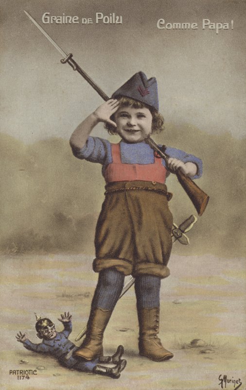 Liten pojke utklädd till en soldat (färgfoto) av French Photographer