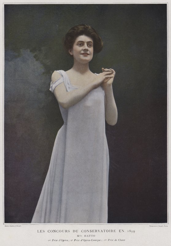 Mademoiselle Hatto, prisbelönt sångerska vid tävlingarna på Conservatoire de Paris, 1899 (färgad bild) av French Photographer