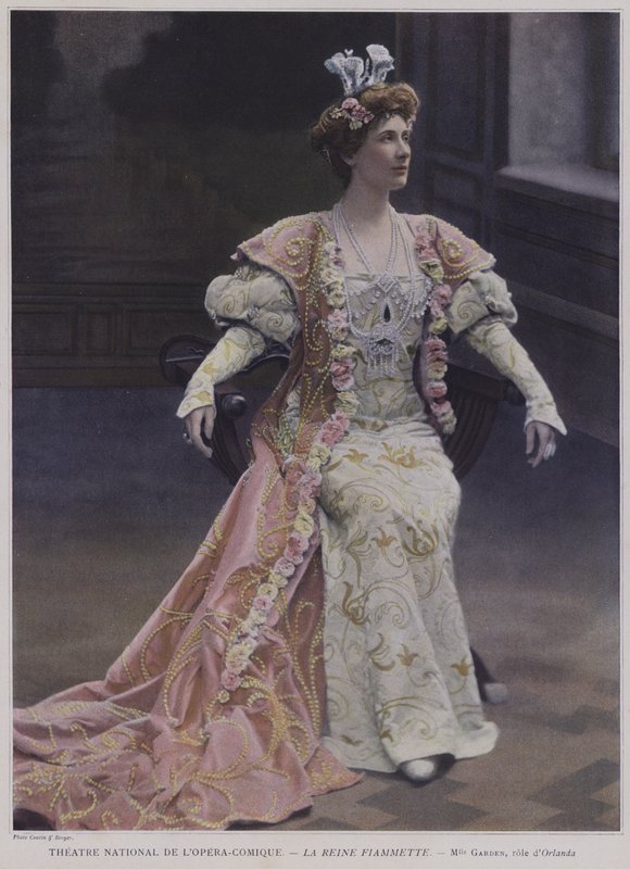 Mary Garden som Orlanda i La Reine Fiammette (färgad bild) av French Photographer