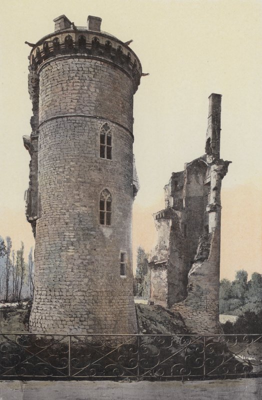 Mehun-sur-Yevre, Remains of the Castle, N sida av French Photographer