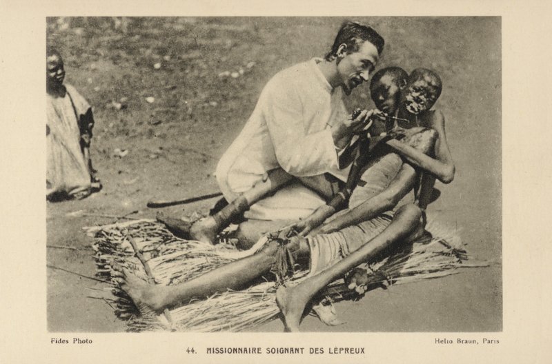 Missionär som tar hand om spetälska av French Photographer