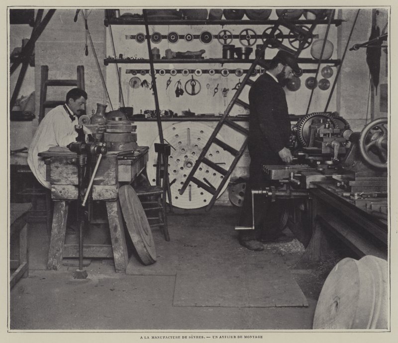 Monteringsverkstad på Sevres porslinsfabrik, Frankrike (s/v foto) av French Photographer