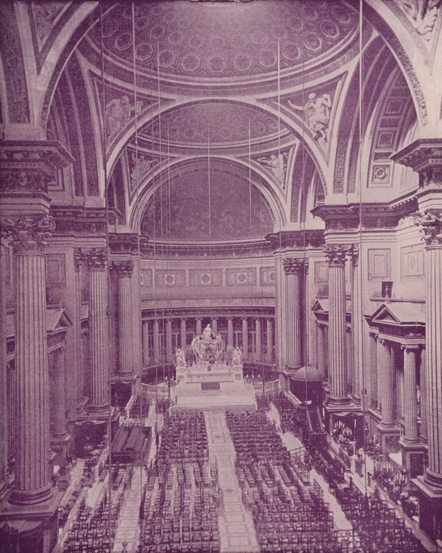 Paris: Interiör av kyrkan Medeleine (s/v foto) av French Photographer
