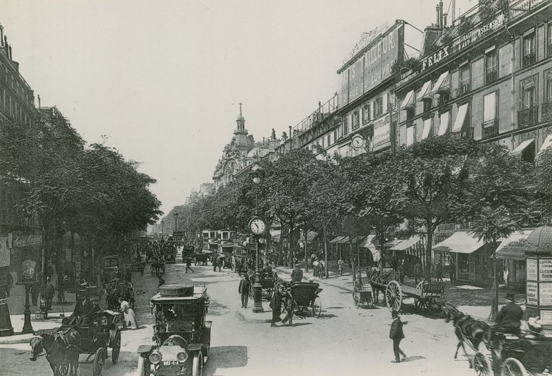 Perspektiv av Boulevard des Italiens, Boulevard of the Italians (fotogravyr) av French Photographer