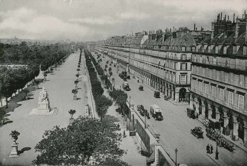 Perspektiv på Tuileriernas trädgård och Rue de Rivoli, Perspektiv på Tuileriernas trädgård med Street Rivoli (fotogravyr) av French Photographer