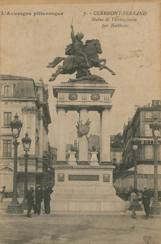 Pittoreska Auvergne - staty av Vercingetorix av Bartholdi i Clermont-Ferrand. Vykort skickat 1913. av French Photographer