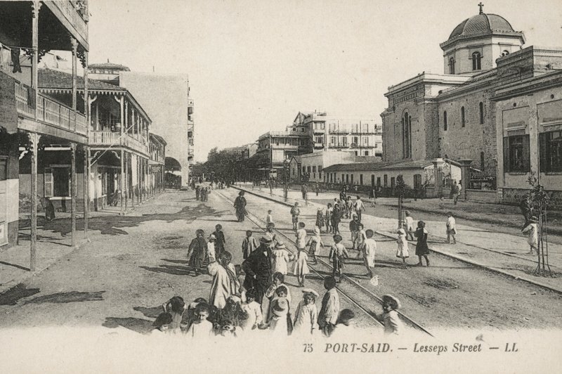 Port-Said, Egypten: Lesseps Street (svartvitt foto) av French Photographer