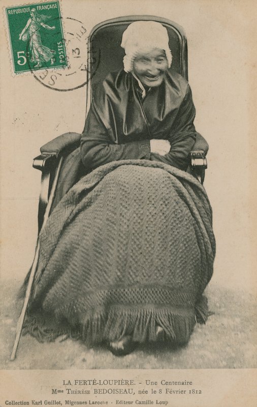 Vykort av en hundraåring, Madame Therese Bedoiseau, La Ferte-Loupiere, 1913 av French Photographer