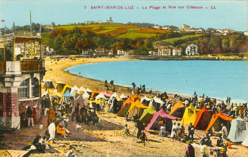 Saint-Jean-de-Luz, Stranden och utsikt över Ciboure (färgfoto) av French Photographer