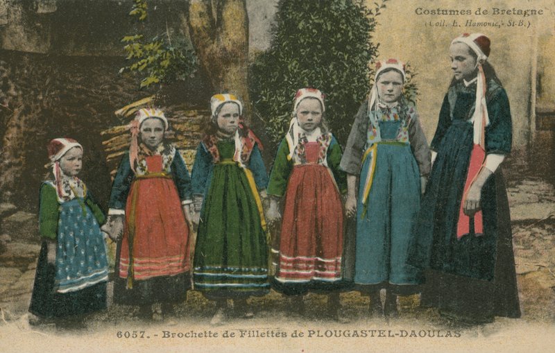 Traditionell bretonsk klänning (färgfoto) av French Photographer