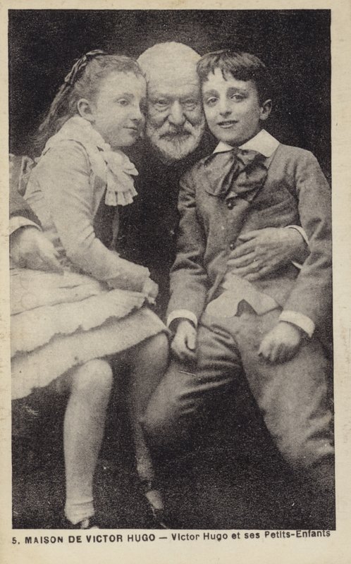 Victor Hugo (1802-1885), fransk poet, romanförfattare och dramatiker, med sina barnbarn av French Photographer