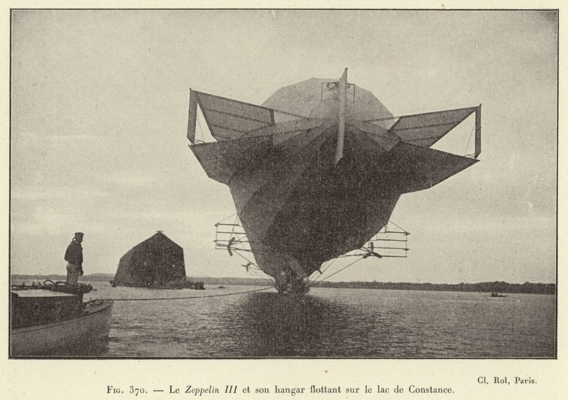 Zeppelin III och dess flytande hangar vid Bodensjön (gravyr) av French School