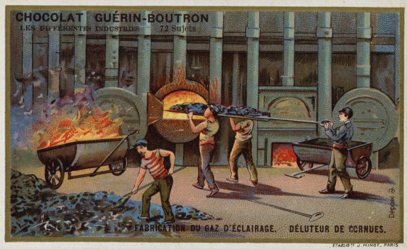 Tillverkar gas för belysning. Ta bort koks från retorterna (chromolitho) av French School