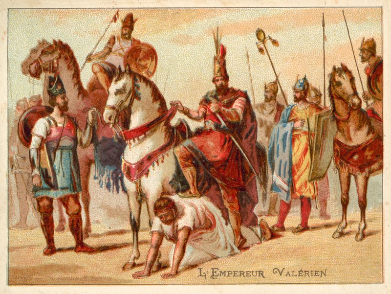 Den persiske kungen Shapur I använder den tillfångatagna romerske kejsaren Valerianus som en fotpall, c260 (chromolitho) av French School