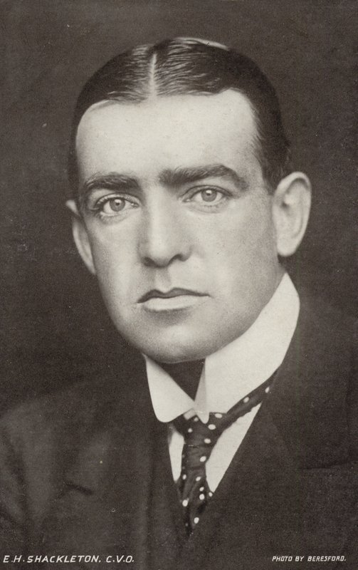 Ernest Shackleton (1874-1922), brittisk antarktisk upptäcktsresande (svartvitt foto) av George Charles Beresford