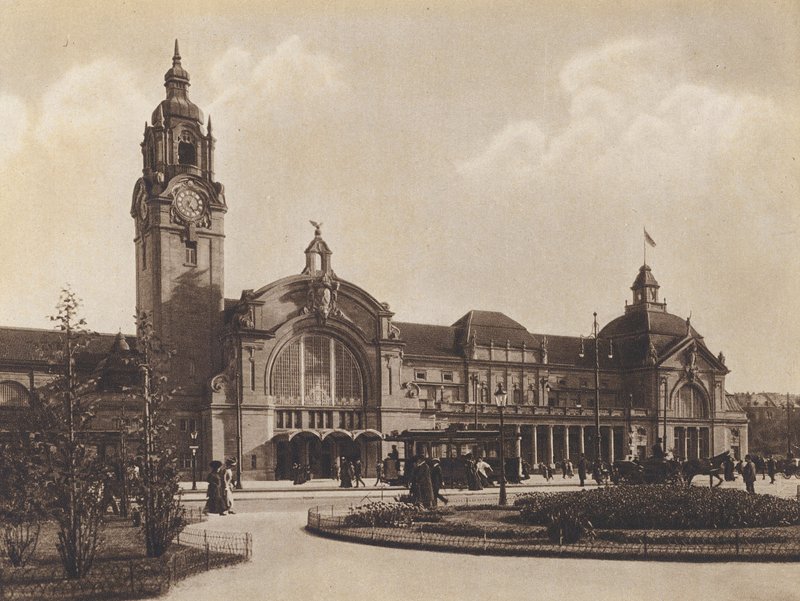 Wiesbaden, centralstation (svartvitt foto) av German Photographer
