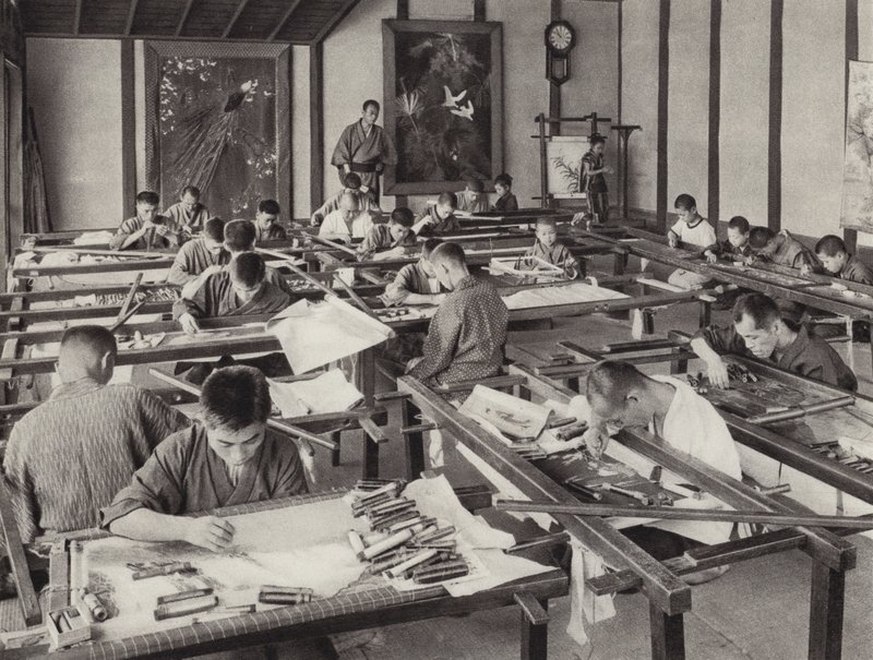 Japan på 1920-talet: Broderiskola i Kyoto (s/v foto) av Herbert Ponting