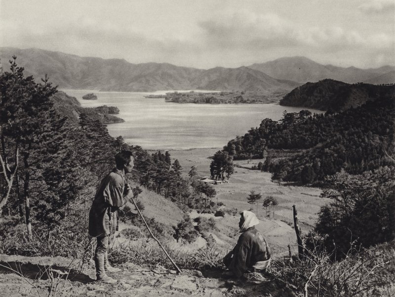 Japan på 1920-talet: Lake Kawaguchi (s/v foto) av Herbert Ponting