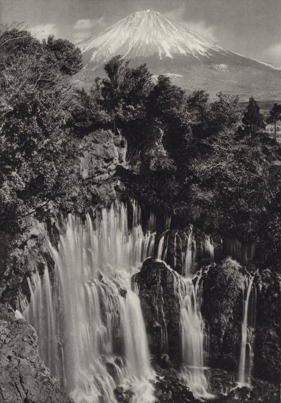 Japan på 1920-talet: Shiraito vattenfall (s/v foto) av Herbert Ponting
