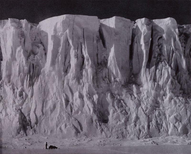 Berget Erebus vallar (s/v foto) av Herbert Ponting