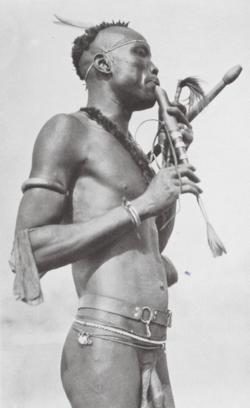 Centralafrikansk Njambara (svartvitt foto) av Hugo Adolf Bernatzik