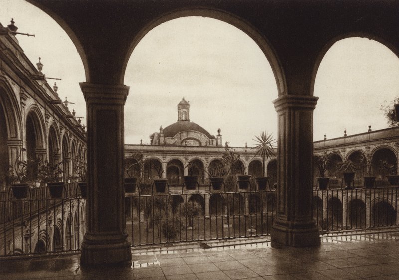 Mexiko: Capital Mejico, Colegio de las Vizcainas (svartvitt foto) av Hugo Brehme