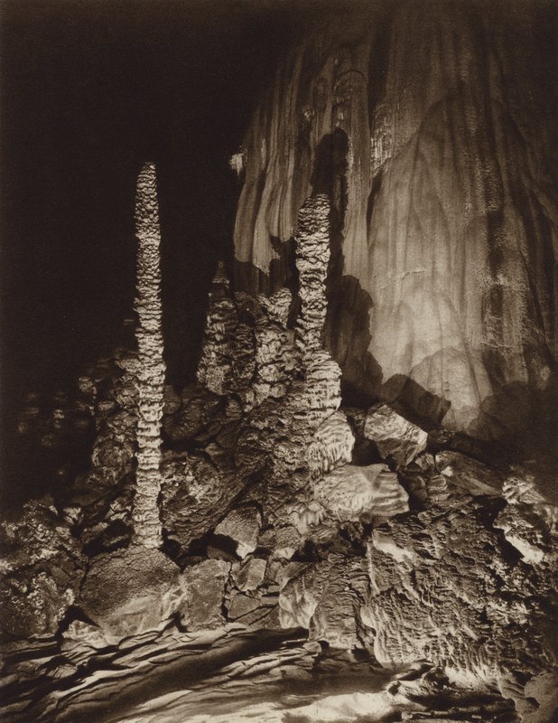 Mexiko: Stalaktitgrottorna i Cacahuamilpa, delstaten Guerrero (svartvitt foto) av Hugo Brehme