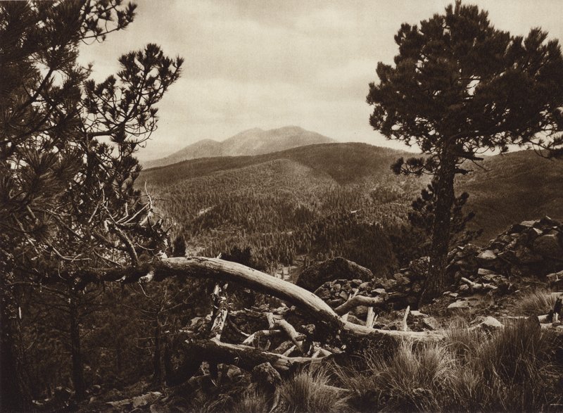 Mexiko: El Ajusco, sett från San Miguel (svartvitt foto) av Hugo Brehme