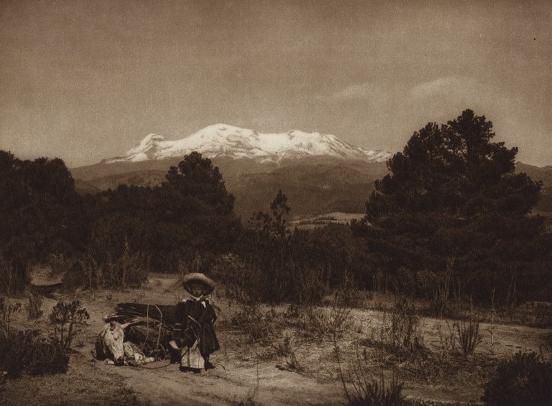 Mexiko: Iztaccihuatl (svartvitt foto) av Hugo Brehme