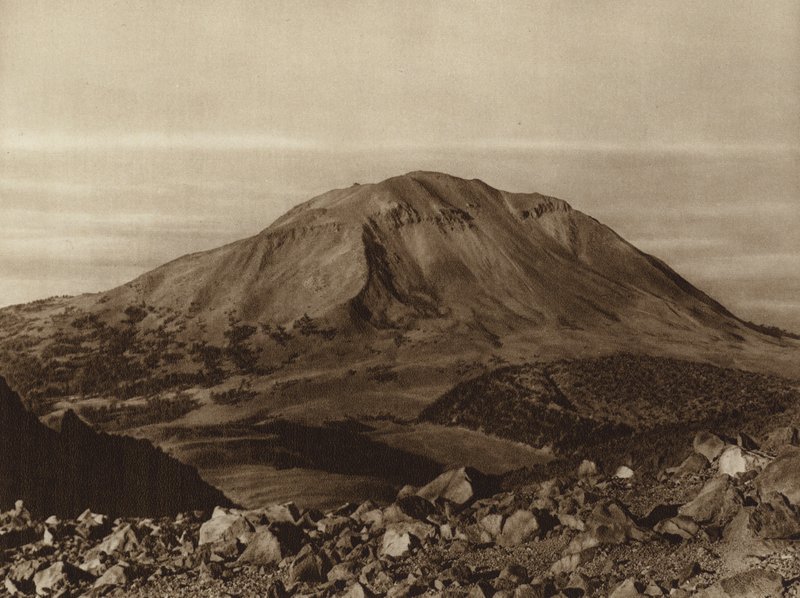 Mexiko: "Sierra Negra" sett från Pico de Orizaba, delstaten Puebla (svartvitt foto) av Hugo Brehme