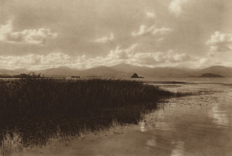 Mexiko: Laguna de Patzcuaro (svartvitt foto) av Hugo Brehme