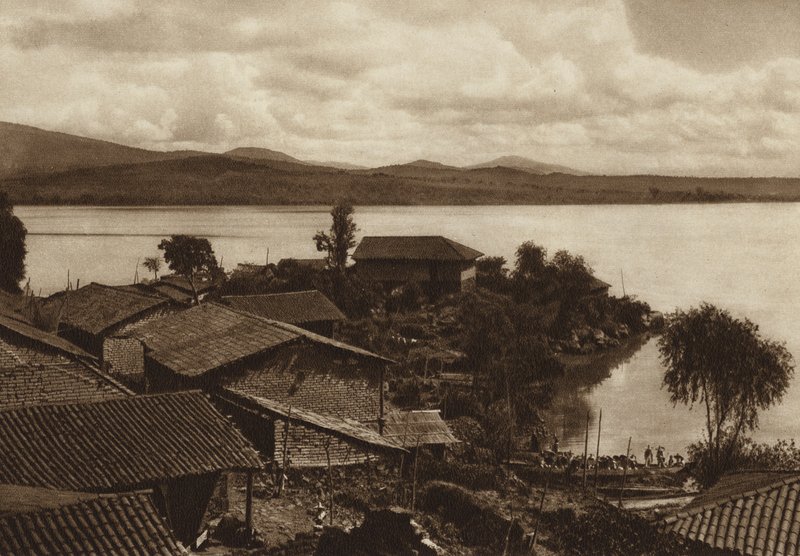 Mexiko: Patzcuaro Lagoon, Xanicho Island (svartvitt foto) av Hugo Brehme
