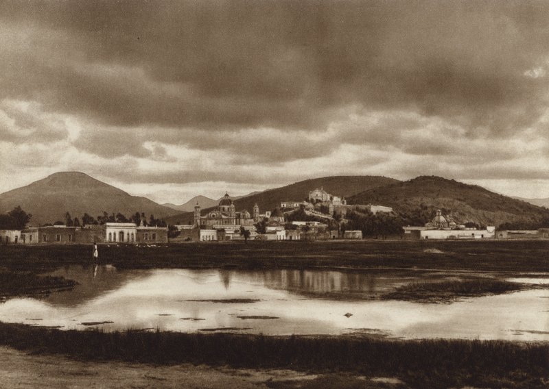 Mexiko: Pilgrimsfärdsort Guadalupe Hidalgo (svartvitt foto) av Hugo Brehme