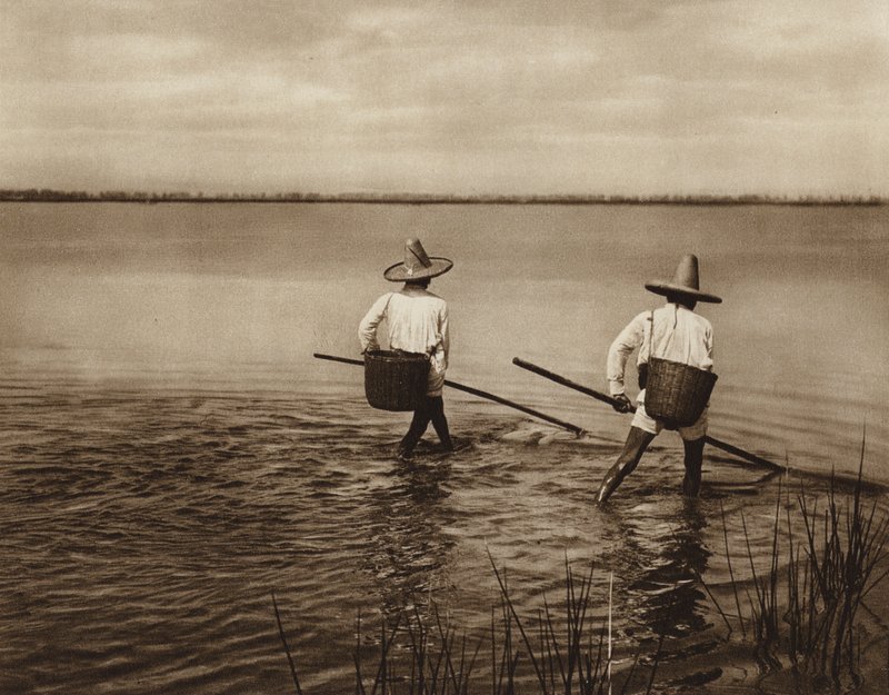 Mexiko: Fiskare på Chapalasjön (svartvitt foto) av Hugo Brehme
